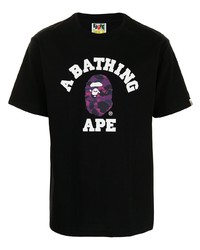 schwarzes bedrucktes T-Shirt mit einem Rundhalsausschnitt von A Bathing Ape