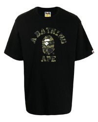 schwarzes bedrucktes T-Shirt mit einem Rundhalsausschnitt von A Bathing Ape