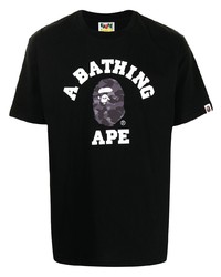 schwarzes bedrucktes T-Shirt mit einem Rundhalsausschnitt von A Bathing Ape