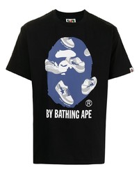 schwarzes bedrucktes T-Shirt mit einem Rundhalsausschnitt von A Bathing Ape