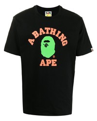 schwarzes bedrucktes T-Shirt mit einem Rundhalsausschnitt von A Bathing Ape