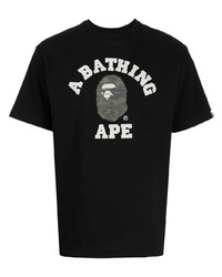 schwarzes bedrucktes T-Shirt mit einem Rundhalsausschnitt von A Bathing Ape