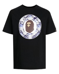 schwarzes bedrucktes T-Shirt mit einem Rundhalsausschnitt von A Bathing Ape