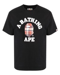 schwarzes bedrucktes T-Shirt mit einem Rundhalsausschnitt von A Bathing Ape