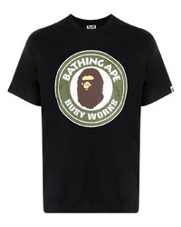 schwarzes bedrucktes T-Shirt mit einem Rundhalsausschnitt von A Bathing Ape