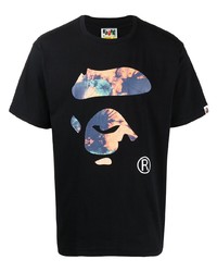 schwarzes bedrucktes T-Shirt mit einem Rundhalsausschnitt von A Bathing Ape