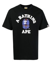 schwarzes bedrucktes T-Shirt mit einem Rundhalsausschnitt von A Bathing Ape