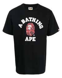 schwarzes bedrucktes T-Shirt mit einem Rundhalsausschnitt von A Bathing Ape