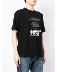 schwarzes bedrucktes T-Shirt mit einem Rundhalsausschnitt von AAPE BY A BATHING APE