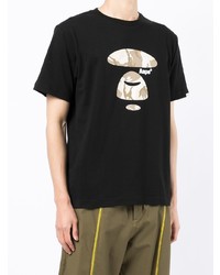 schwarzes bedrucktes T-Shirt mit einem Rundhalsausschnitt von AAPE BY A BATHING APE