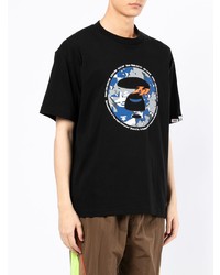 schwarzes bedrucktes T-Shirt mit einem Rundhalsausschnitt von AAPE BY A BATHING APE