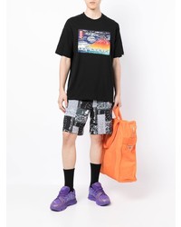 schwarzes bedrucktes T-Shirt mit einem Rundhalsausschnitt von AAPE BY A BATHING APE