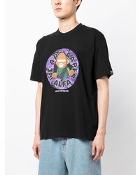 schwarzes bedrucktes T-Shirt mit einem Rundhalsausschnitt von AAPE BY A BATHING APE