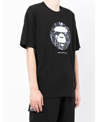 schwarzes bedrucktes T-Shirt mit einem Rundhalsausschnitt von AAPE BY A BATHING APE