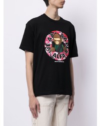 schwarzes bedrucktes T-Shirt mit einem Rundhalsausschnitt von AAPE BY A BATHING APE