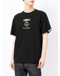 schwarzes bedrucktes T-Shirt mit einem Rundhalsausschnitt von AAPE BY A BATHING APE