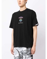 schwarzes bedrucktes T-Shirt mit einem Rundhalsausschnitt von AAPE BY A BATHING APE