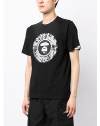 schwarzes bedrucktes T-Shirt mit einem Rundhalsausschnitt von AAPE BY A BATHING APE