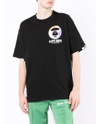 schwarzes bedrucktes T-Shirt mit einem Rundhalsausschnitt von AAPE BY A BATHING APE