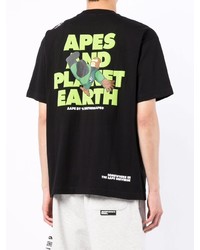 schwarzes bedrucktes T-Shirt mit einem Rundhalsausschnitt von AAPE BY A BATHING APE