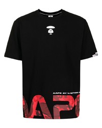 schwarzes bedrucktes T-Shirt mit einem Rundhalsausschnitt von AAPE BY A BATHING APE