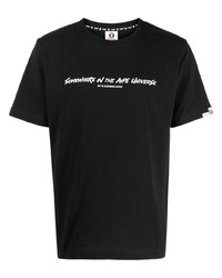 schwarzes bedrucktes T-Shirt mit einem Rundhalsausschnitt von AAPE BY A BATHING APE