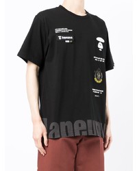 schwarzes bedrucktes T-Shirt mit einem Rundhalsausschnitt von AAPE BY A BATHING APE