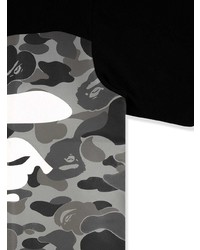 schwarzes bedrucktes T-Shirt mit einem Rundhalsausschnitt von A Bathing Ape