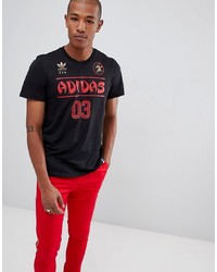 schwarzes bedrucktes T-Shirt mit einem Rundhalsausschnitt von Adidas Skateboarding