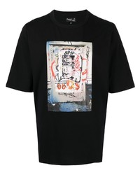 schwarzes bedrucktes T-Shirt mit einem Rundhalsausschnitt von agnès b.
