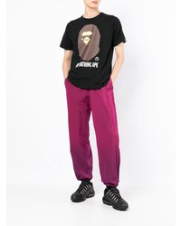 schwarzes bedrucktes T-Shirt mit einem Rundhalsausschnitt von A Bathing Ape