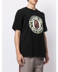 schwarzes bedrucktes T-Shirt mit einem Rundhalsausschnitt von A Bathing Ape