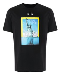 schwarzes bedrucktes T-Shirt mit einem Rundhalsausschnitt von Armani Exchange