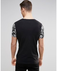 schwarzes bedrucktes T-Shirt mit einem Rundhalsausschnitt von Asos