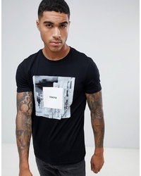 schwarzes bedrucktes T-Shirt mit einem Rundhalsausschnitt von ASOS DESIGN