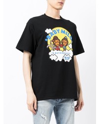 schwarzes bedrucktes T-Shirt mit einem Rundhalsausschnitt von A Bathing Ape