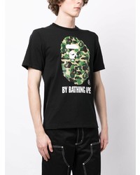 schwarzes bedrucktes T-Shirt mit einem Rundhalsausschnitt von A Bathing Ape