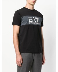 schwarzes bedrucktes T-Shirt mit einem Rundhalsausschnitt von Ea7 Emporio Armani