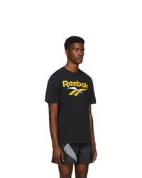 schwarzes bedrucktes T-Shirt mit einem Rundhalsausschnitt von Reebok Classics