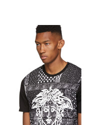 schwarzes bedrucktes T-Shirt mit einem Rundhalsausschnitt von Versace