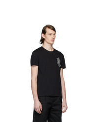 schwarzes bedrucktes T-Shirt mit einem Rundhalsausschnitt von Alexander McQueen