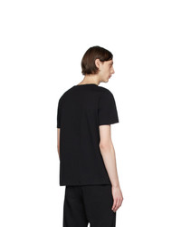 schwarzes bedrucktes T-Shirt mit einem Rundhalsausschnitt von Alexander McQueen