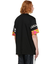 schwarzes bedrucktes T-Shirt mit einem Rundhalsausschnitt von Versace