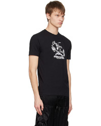 schwarzes bedrucktes T-Shirt mit einem Rundhalsausschnitt von Anna Sui