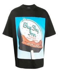 schwarzes bedrucktes T-Shirt mit einem Rundhalsausschnitt von BLUE SKY INN