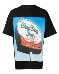 schwarzes bedrucktes T-Shirt mit einem Rundhalsausschnitt von BLUE SKY INN