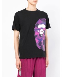 schwarzes bedrucktes T-Shirt mit einem Rundhalsausschnitt von A Bathing Ape