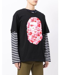 schwarzes bedrucktes T-Shirt mit einem Rundhalsausschnitt von A Bathing Ape