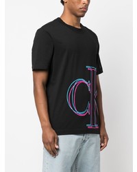 schwarzes bedrucktes T-Shirt mit einem Rundhalsausschnitt von Calvin Klein Jeans