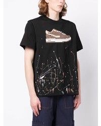 schwarzes bedrucktes T-Shirt mit einem Rundhalsausschnitt von Mostly Heard Rarely Seen